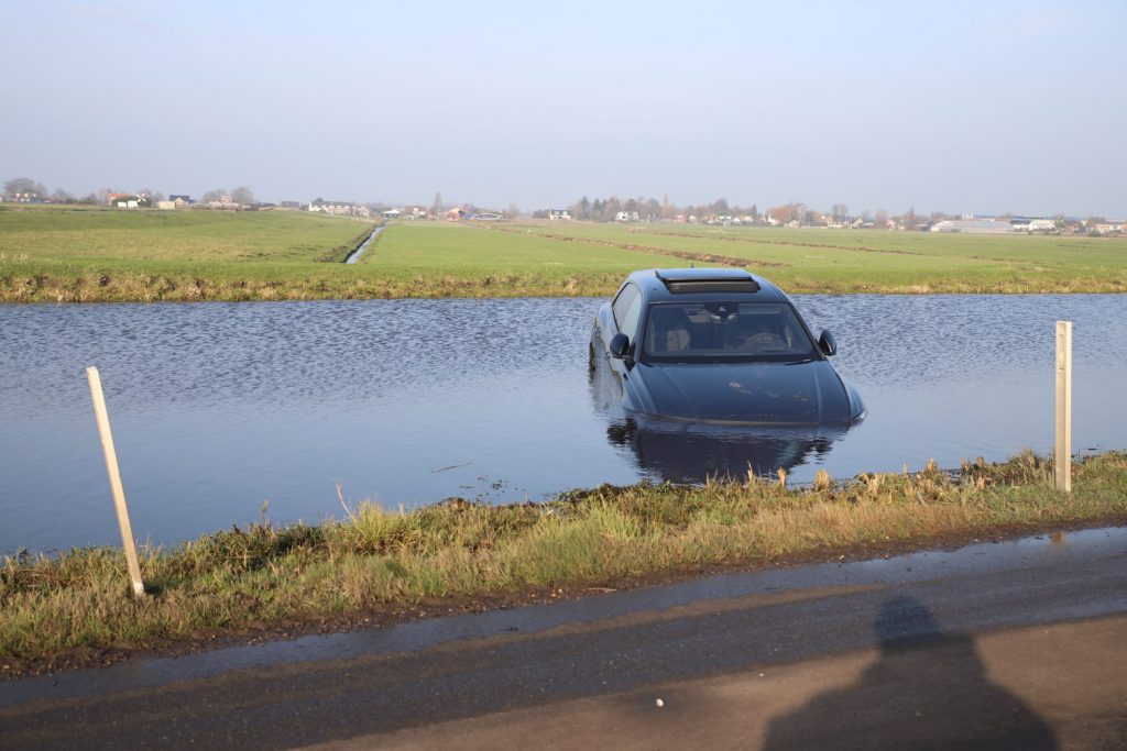 Auto Te Water In Reeuwijk - Rebonieuws.nl