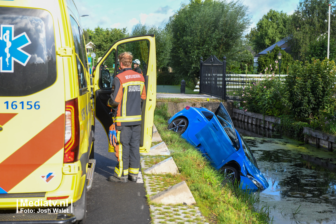 Auto Deels Te Water In Nieuwerbrug - Rebonieuws.nl