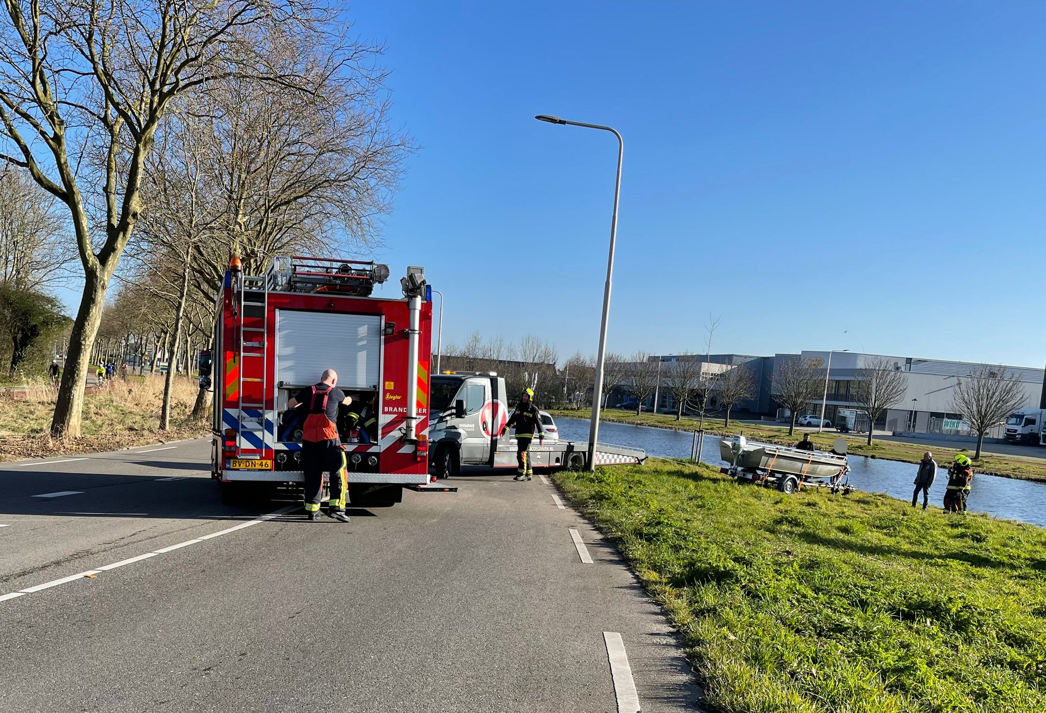 Trailer Met Bootje Schiet Los Van Auto In Bodegraven - Rebonieuws.nl