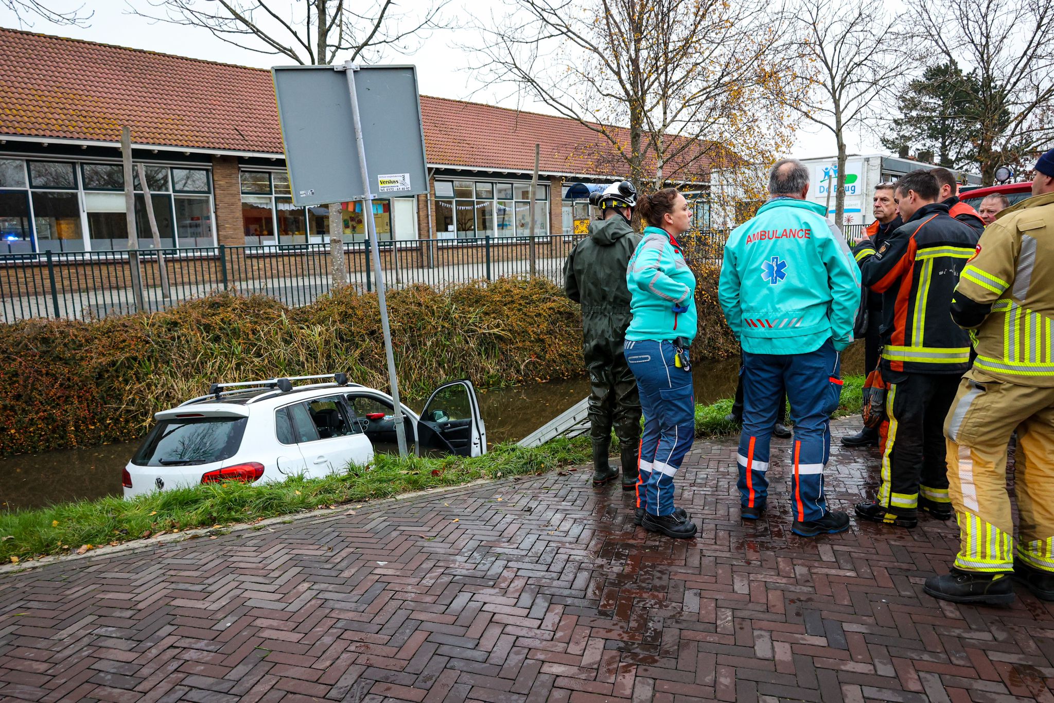 Personenauto Te Water In Nieuwerbrug - Rebonieuws.nl