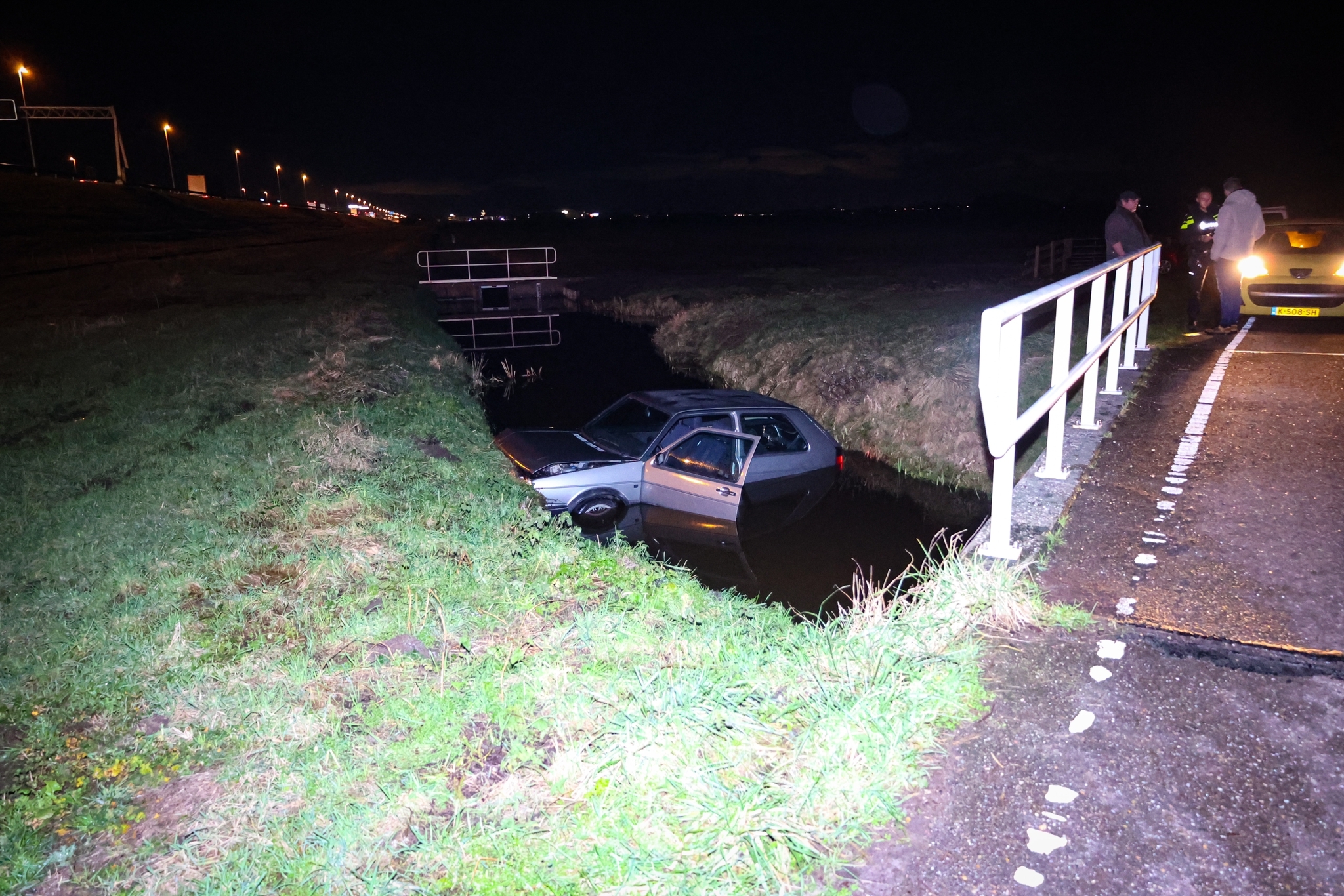 Auto Te Water In Nieuwerbrug - Rebonieuws.nl