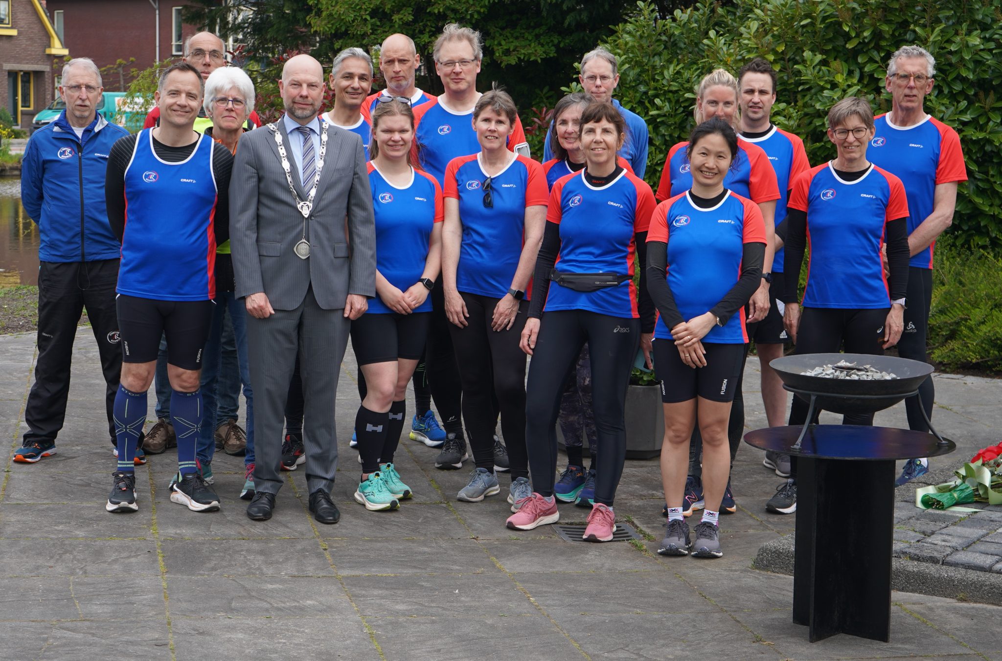 Atleten Sportclub Reeuwijk Brengen Het Bevrijdingsvuur Naar Reeuwijk ...