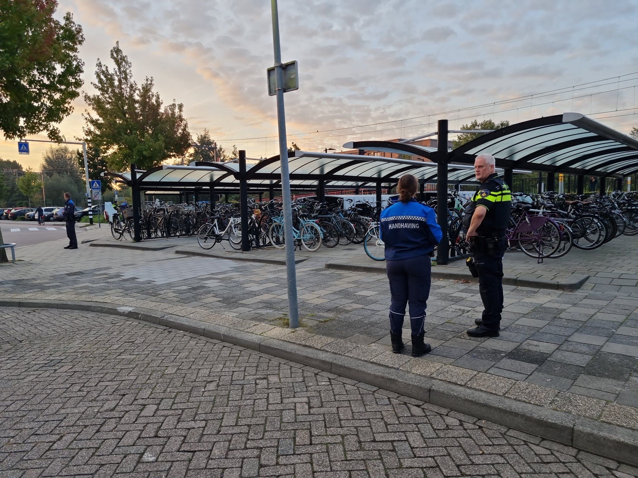 Politie En Handhaving Houden Preventie-actie Tegen Fietsdiefstal ...